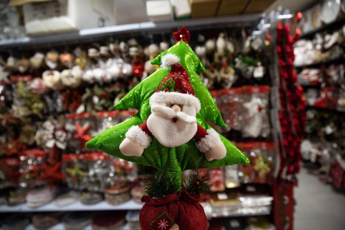 Estos son los 18 adornos navideños más horteras que puedes encontrar en un chino