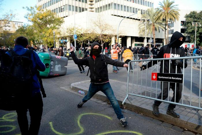 Una organización de derechos humanos critica esta "peligrosa" actuación de los Mossos durante el 21-D