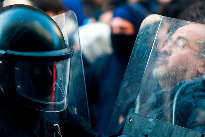 Una organización de derechos humanos critica esta "peligrosa" actuación de los Mossos durante el 21-D