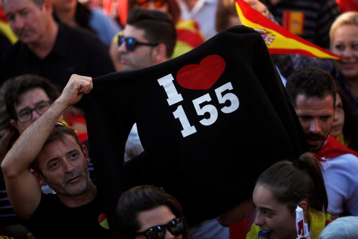 Miles de personas se manifiestan en Barcelona contra la independencia