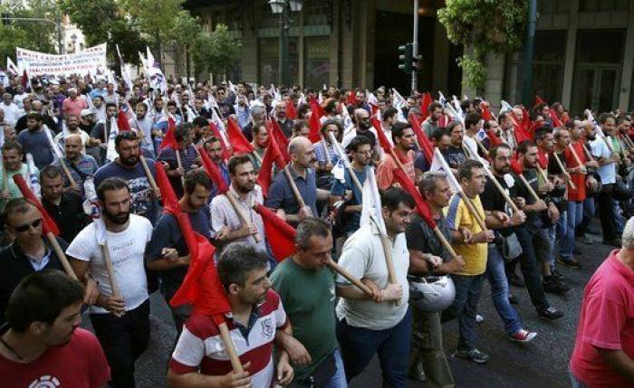 Tsipras llama a la unidad en Syriza y propone un congreso en septiembre