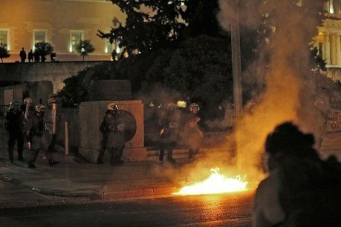 Tsipras llama a la unidad en Syriza y propone un congreso en septiembre