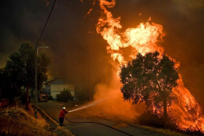 El gobierno de Portugal supera una moción de censura por su gestión de los incendios
