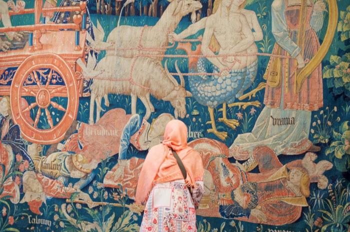 Este fotógrafo combina los visitantes de los museos con las obras y el resultado es maravilloso