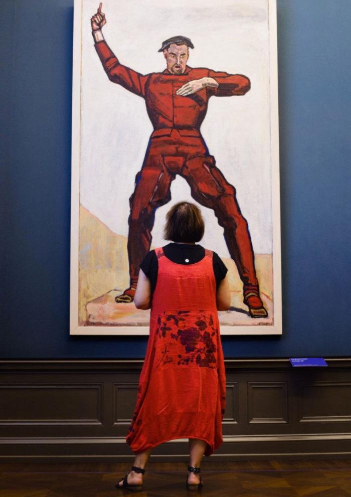 Este fotógrafo combina los visitantes de los museos con las obras y el resultado es maravilloso