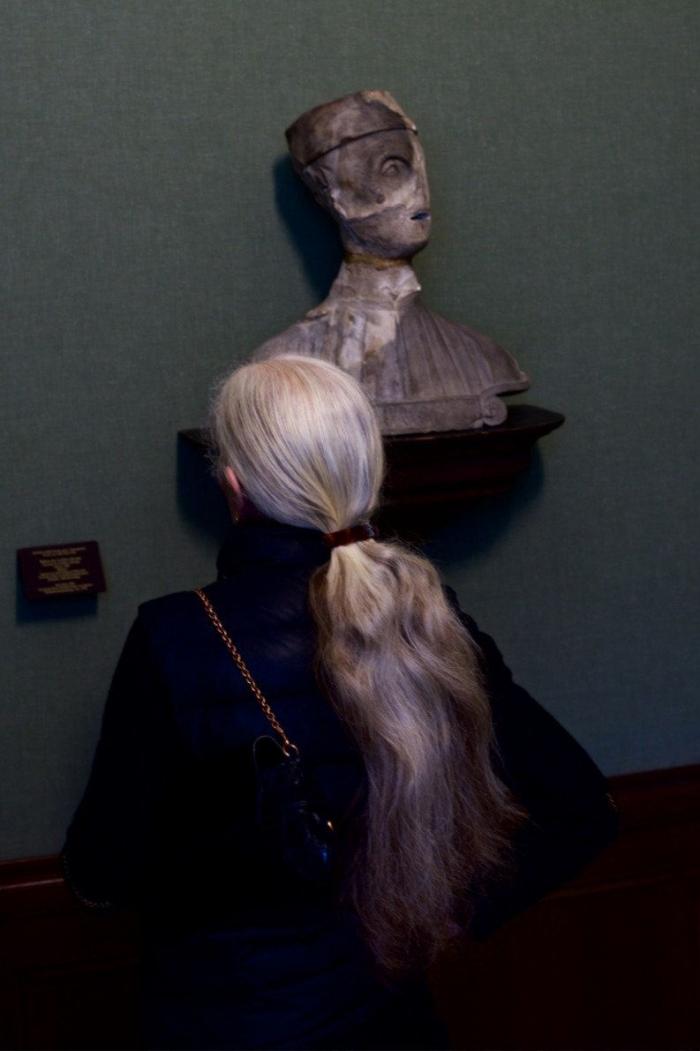 Este fotógrafo combina los visitantes de los museos con las obras y el resultado es maravilloso