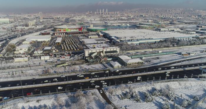 Al menos 7 muertos y 46 heridos al chocar un tren de alta velocidad en Ankara