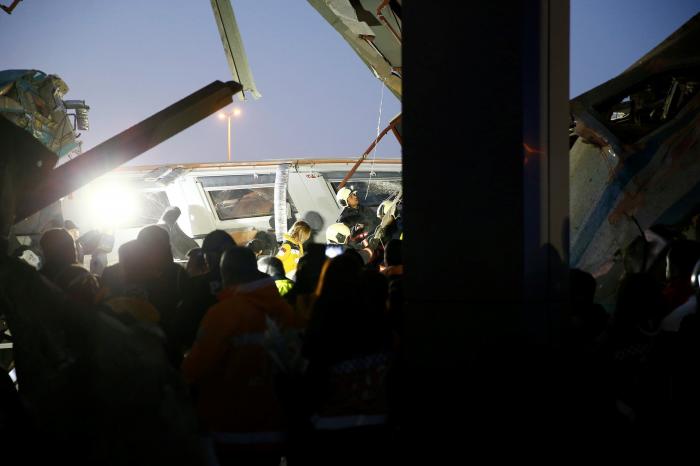 Al menos 7 muertos y 46 heridos al chocar un tren de alta velocidad en Ankara