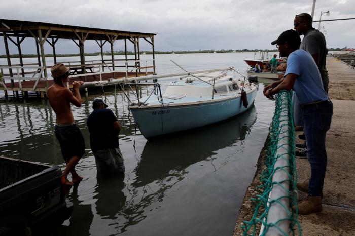 María, a pocas horas de tocar tierra en Puerto Rico como huracán de categoría 5