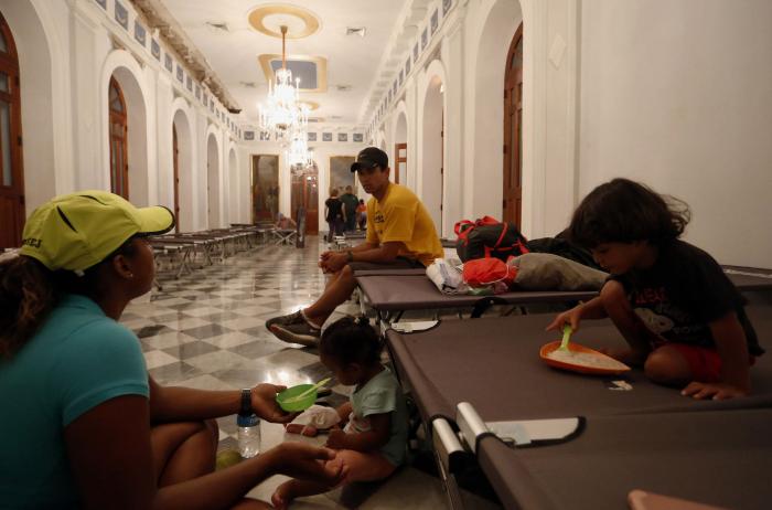 María, a pocas horas de tocar tierra en Puerto Rico como huracán de categoría 5