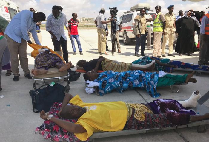 El número de muertos en el atentado con camiones bomba en Somalia supera ya los 300