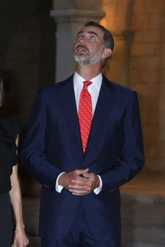 Los reyes Felipe y Letizia reciben a las autoridades y ciudadanos baleares en La Almudaina