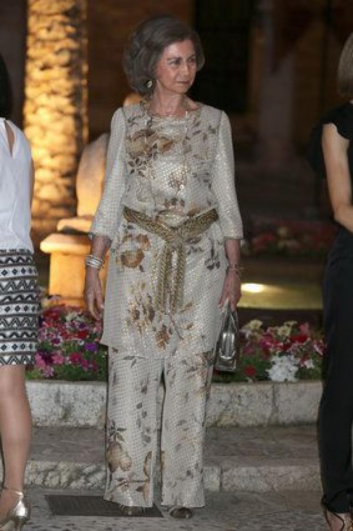 Los reyes Felipe y Letizia reciben a las autoridades y ciudadanos baleares en La Almudaina