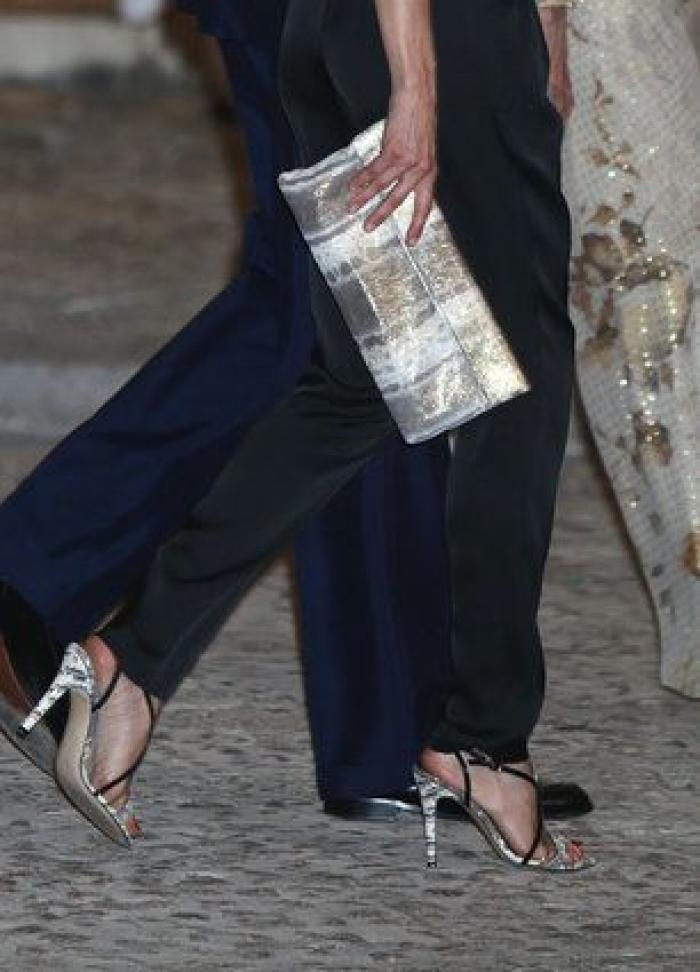 Los reyes Felipe y Letizia reciben a las autoridades y ciudadanos baleares en La Almudaina