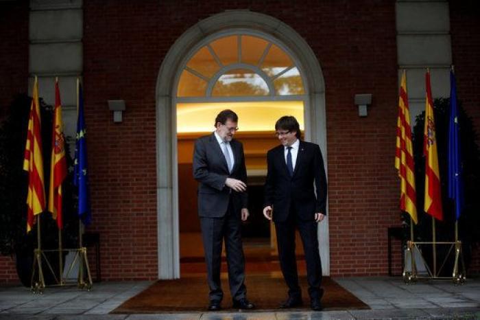 Rajoy le regala a Puigdemont un ejemplar de 'El Quijote'