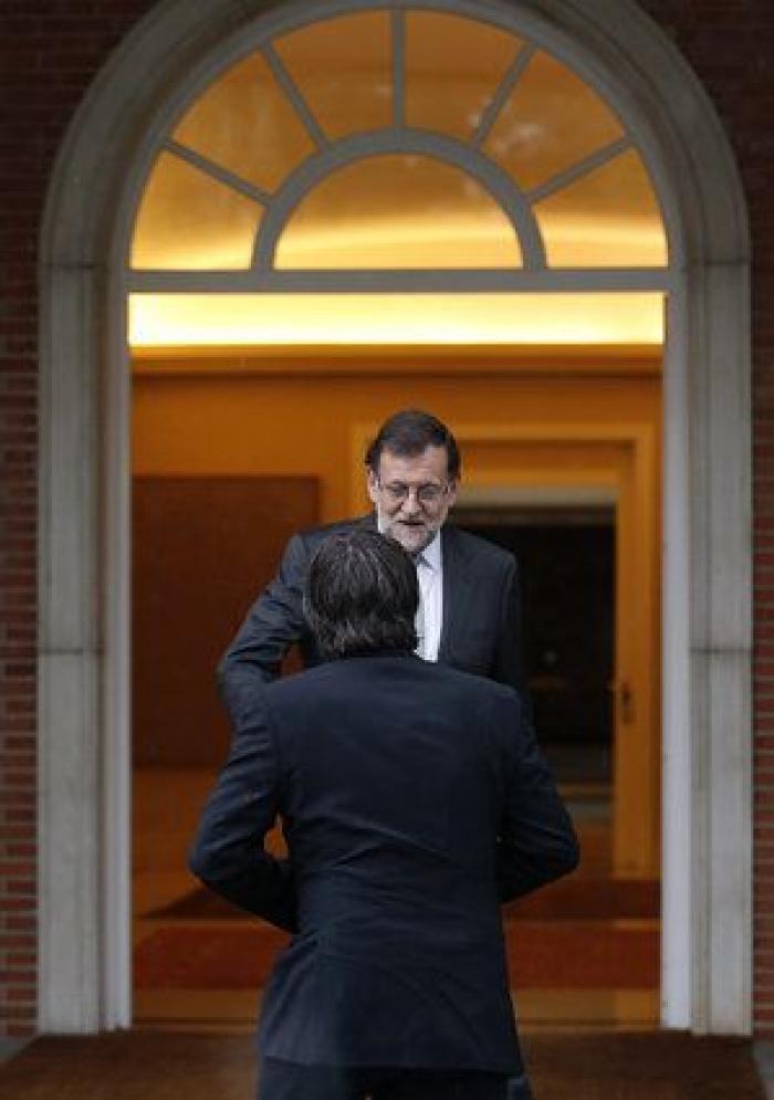 Rajoy le regala a Puigdemont un ejemplar de 'El Quijote'