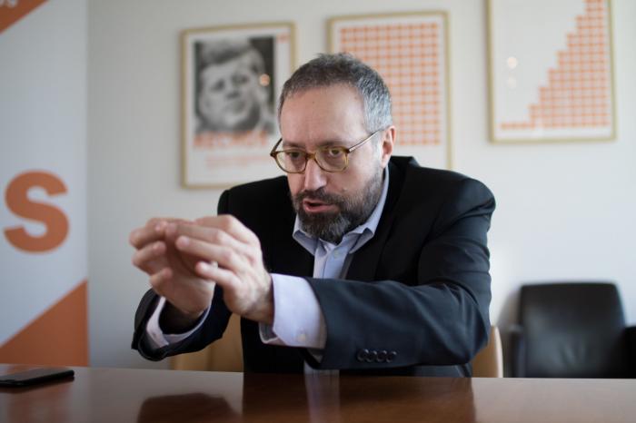 'Espantada' de Girauta ante una pregunta de Gonzo en El Intermedio: "Tengo trabajo de verdad"