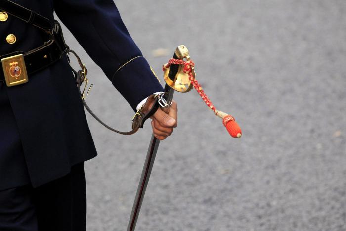 Miles de personas arropan el desfile del 12 de octubre con la bandera de España en pleno conflicto con Cataluña