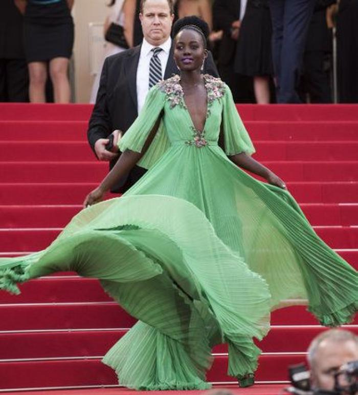 La guía del escote: ejemplos de lo que SÍ (y lo que NO) queda bien