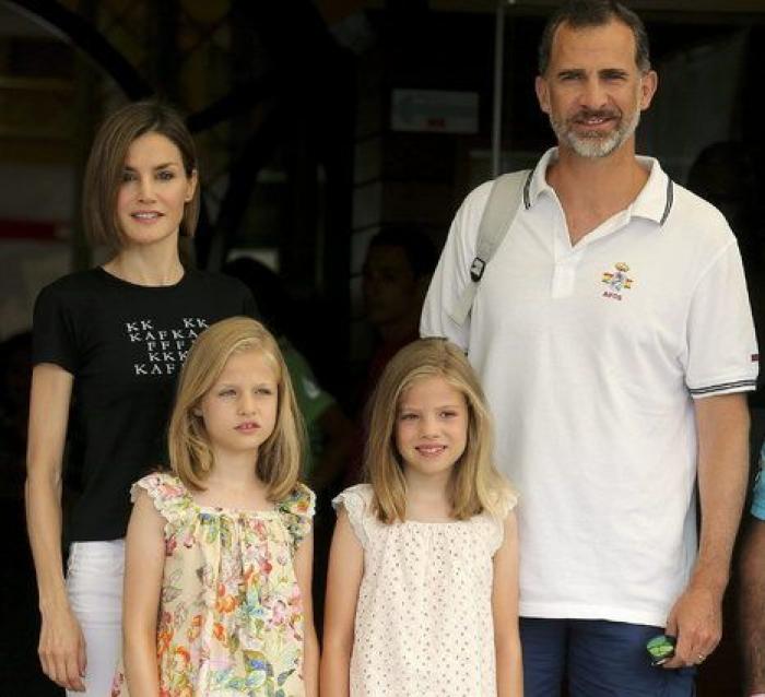 La reina Letizia recuerda a Kafka en su camiseta veraniega