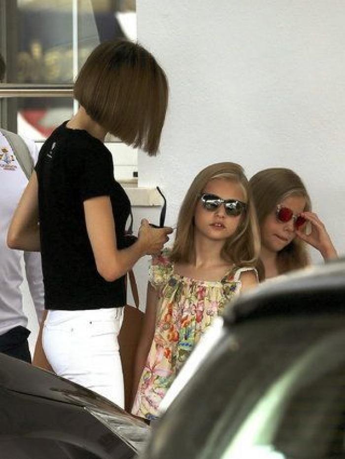 La reina Letizia recuerda a Kafka en su camiseta veraniega