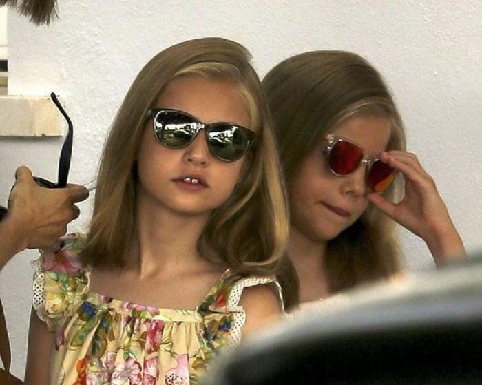 La reina Letizia recuerda a Kafka en su camiseta veraniega