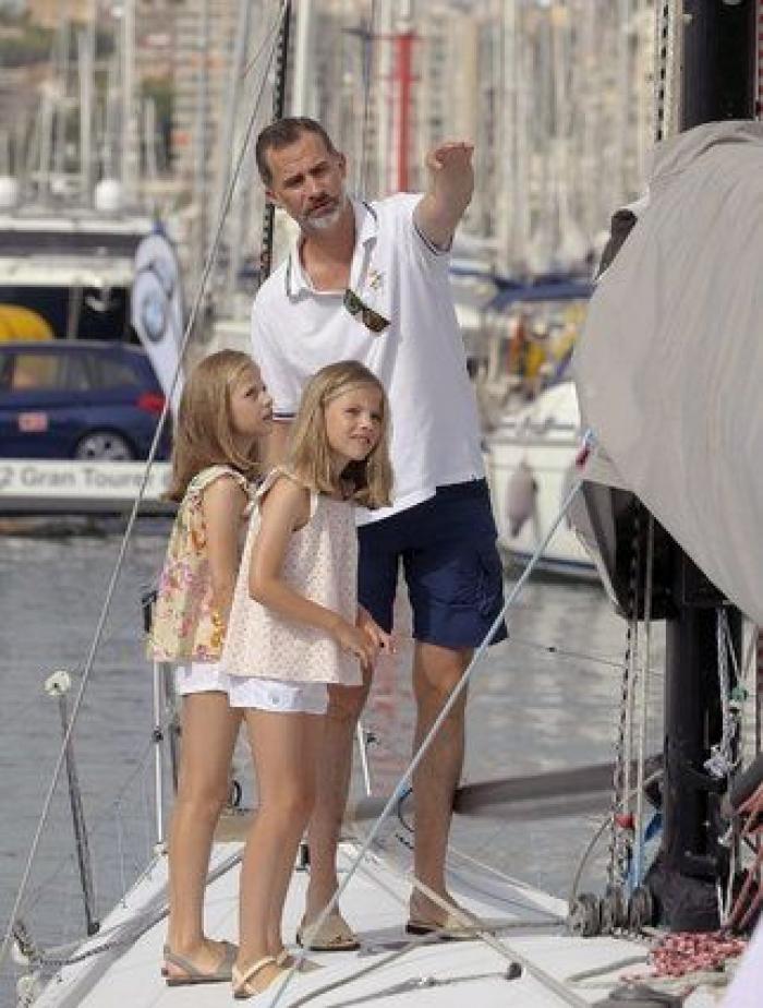 La reina Letizia recuerda a Kafka en su camiseta veraniega