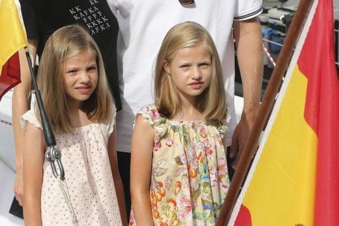La reina Letizia recuerda a Kafka en su camiseta veraniega