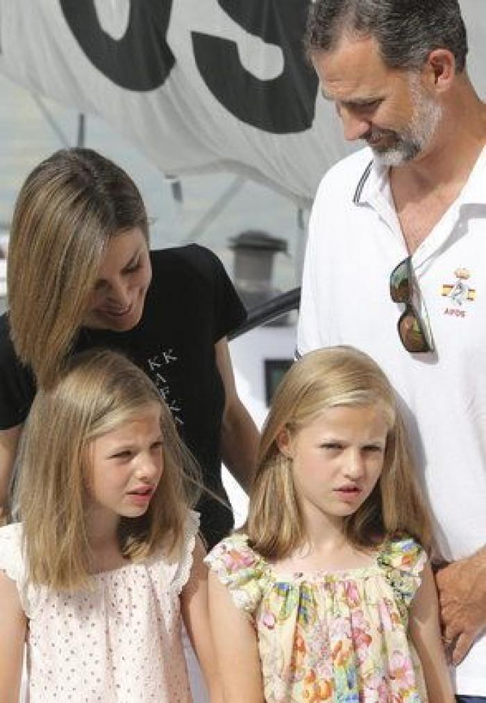 La reina Letizia recuerda a Kafka en su camiseta veraniega