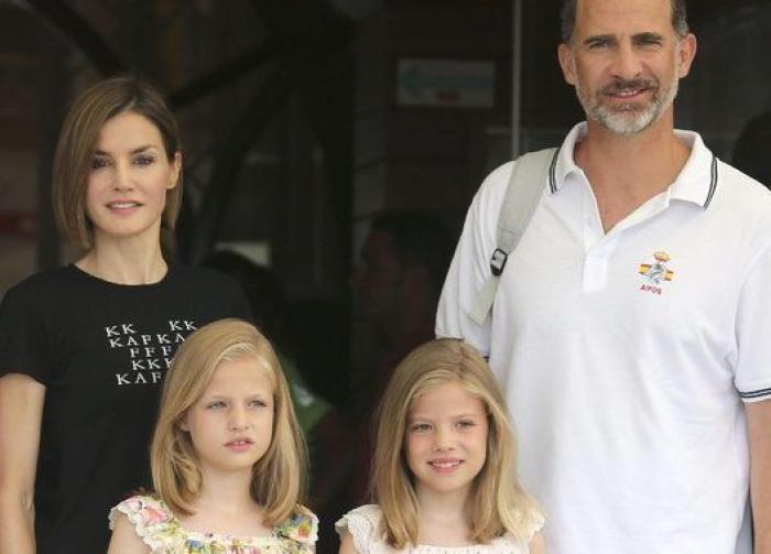 La reina Letizia recuerda a Kafka en su camiseta veraniega