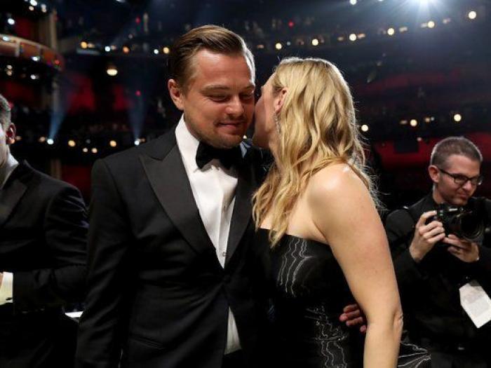 El gran reencuentro entre Kate Winslet y Leonardo DiCaprio en los Oscar 2016: momento 'Titanic'