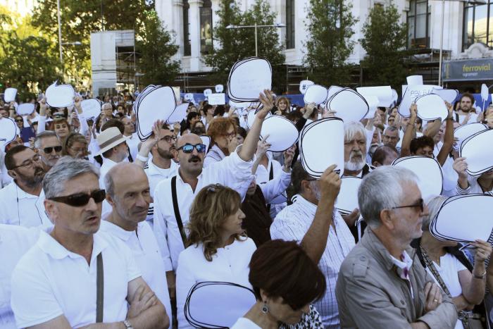 Un periodista de laSexta, insultado tras informar sobre las cargas policiales en el 1-O