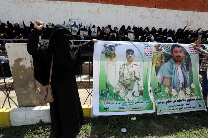 Al menos 54 personas mueren en bombardeos de la alianza árabe en la capital yemení