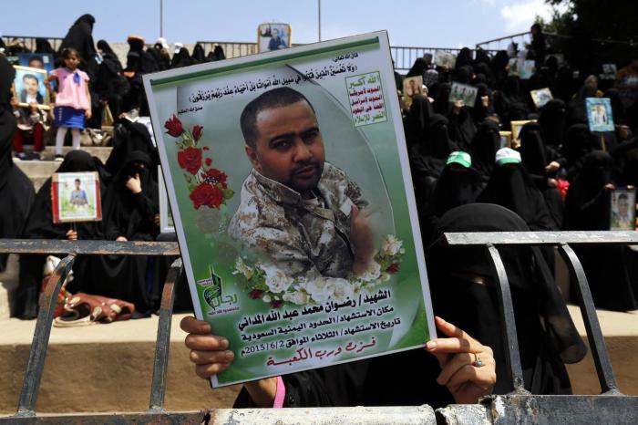 Al menos 54 personas mueren en bombardeos de la alianza árabe en la capital yemení