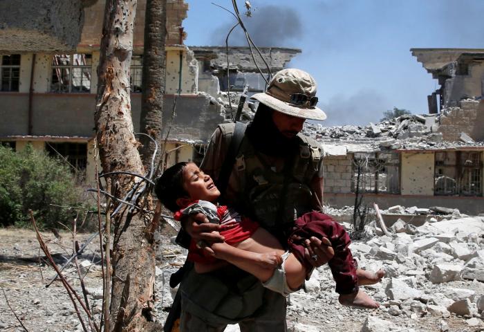 Un vídeo-puñetazo: las terribles imágenes de niños desnutridos en Mosul