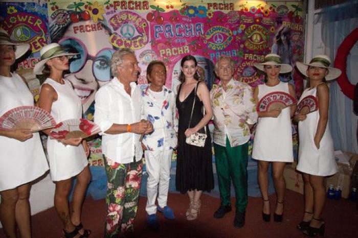 Fiesta Flower Power Ibiza 2015: Anne Hathaway, Valentino, Jon Kortajarena...