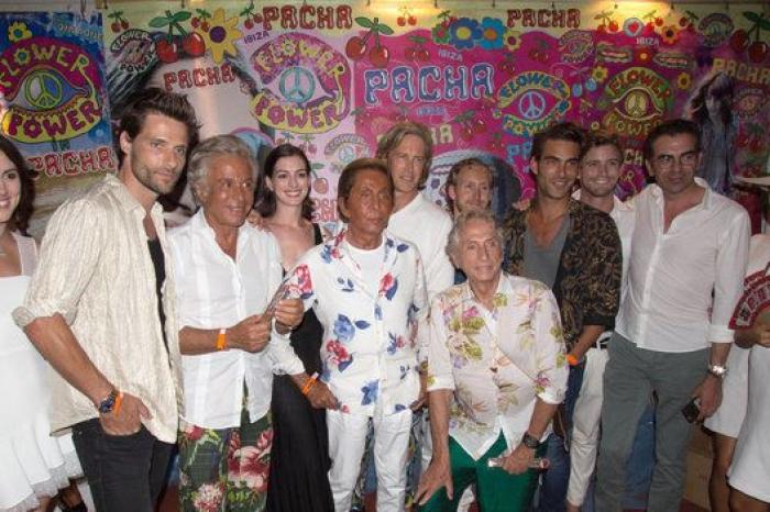 Fiesta Flower Power Ibiza 2015: Anne Hathaway, Valentino, Jon Kortajarena...