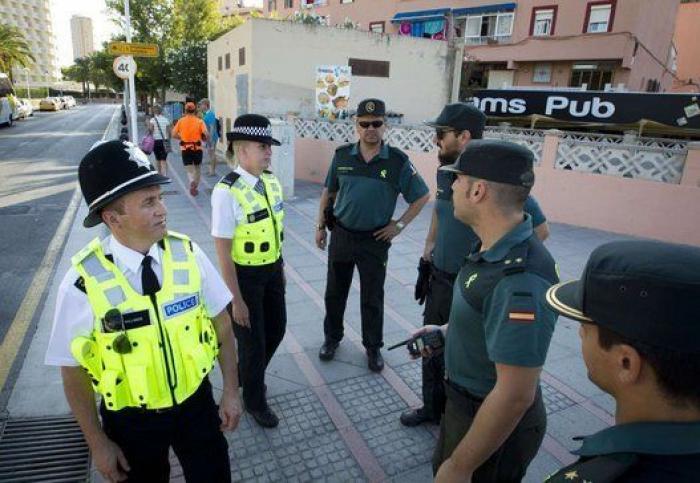 'Bobbies' británicos para calmar a las hordas de turistas en Magaluf