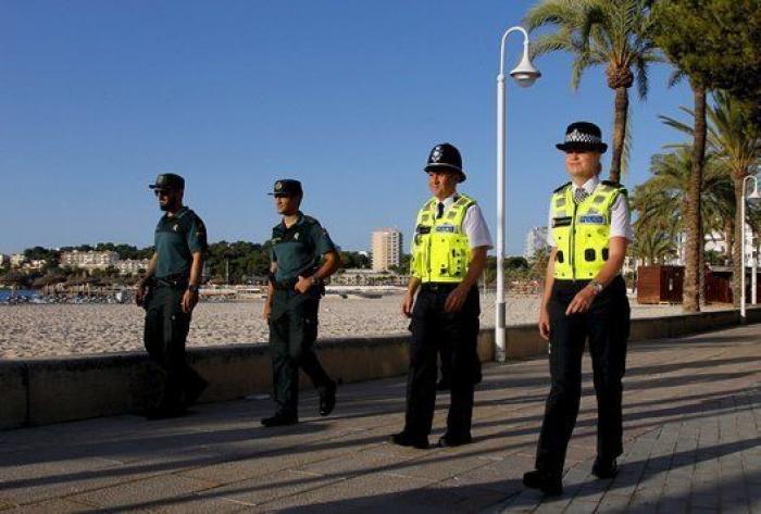'Bobbies' británicos para calmar a las hordas de turistas en Magaluf