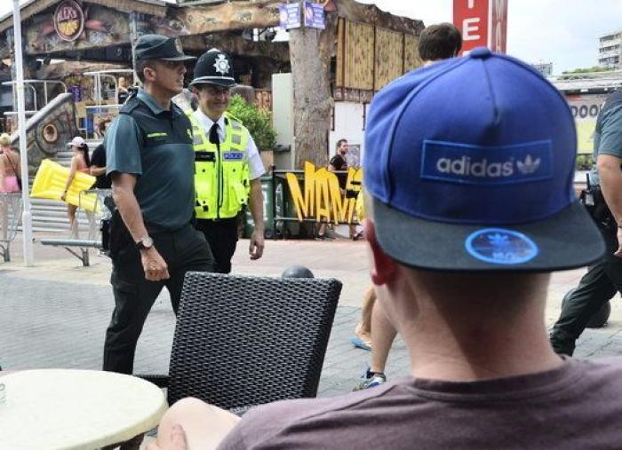 'Bobbies' británicos para calmar a las hordas de turistas en Magaluf