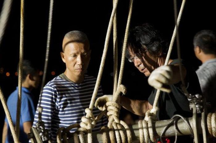 Un artista chino crea una escalera de fuegos artificiales en el cielo (VÍDEO)