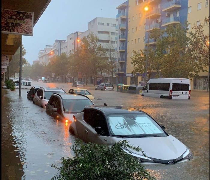 Calles y viviendas inundadas y otras impresionantes imágenes que dejan las lluvias de Huelva, Baleares y Badajoz