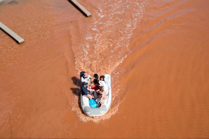 Calles y viviendas inundadas y otras impresionantes imágenes que dejan las lluvias de Huelva, Baleares y Badajoz