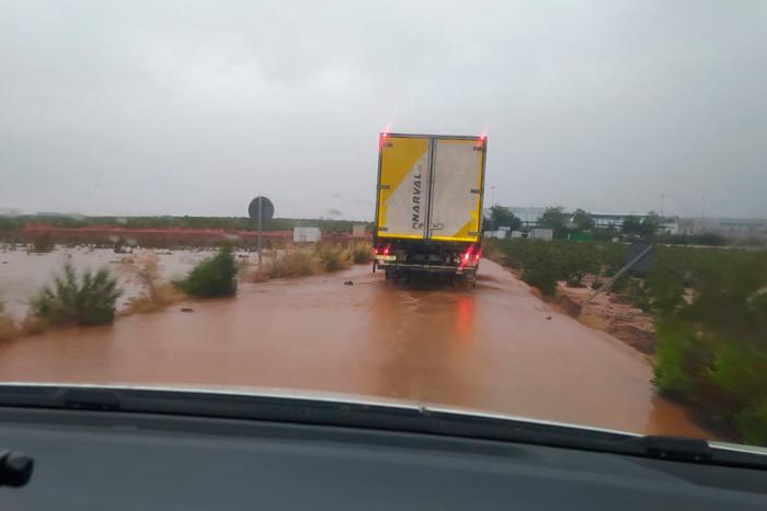 Calles y viviendas inundadas y otras impresionantes imágenes que dejan las lluvias de Huelva, Baleares y Badajoz