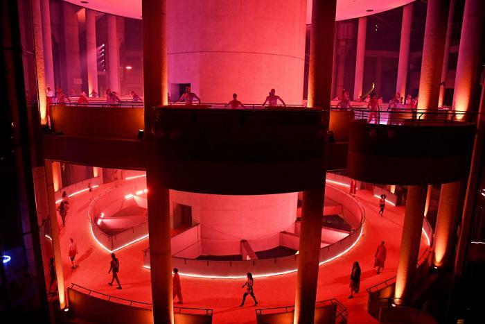 Rihanna asesta el último golpe a Victoria's Secret con su sugerente desfile de lencería