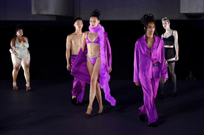 Rihanna asesta el último golpe a Victoria's Secret con su sugerente desfile de lencería