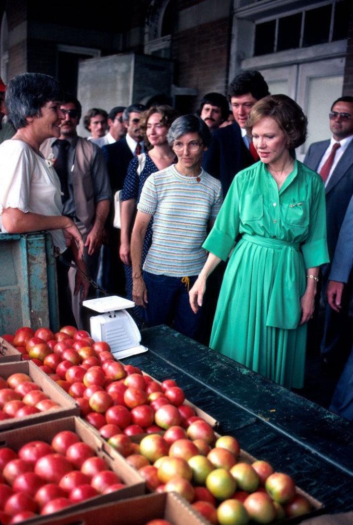 Hillary Clinton baja en las encuestas y Donald Trump sigue subiendo