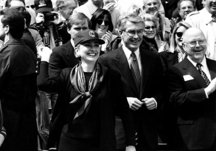 Hillary Clinton baja en las encuestas y Donald Trump sigue subiendo