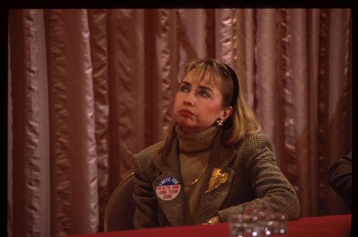 Hillary Clinton baja en las encuestas y Donald Trump sigue subiendo