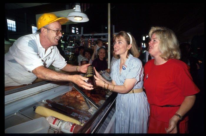 Hillary Clinton baja en las encuestas y Donald Trump sigue subiendo